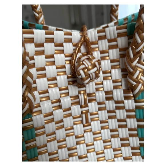 Recycled plastic woven handbag - Picture 9 of 10